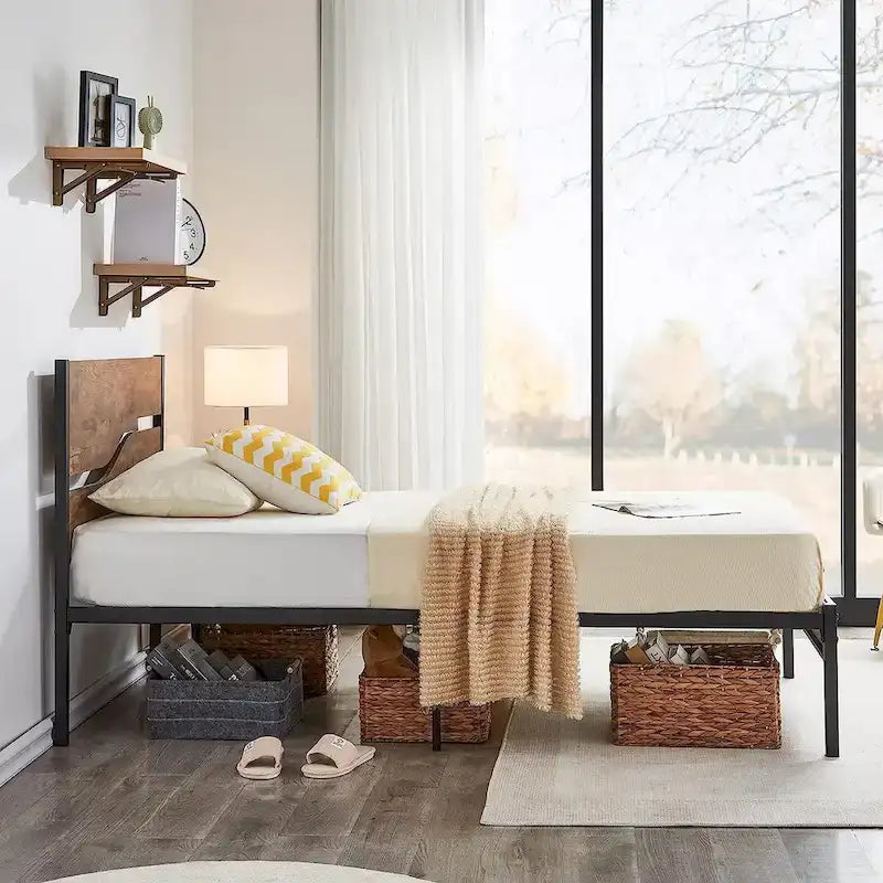 Cadre de lit plateforme en métal avec tête et pied de lit en bois, cadre de lit industriel en métal sans sommier nécessaire